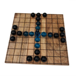 Hnefatafl med spelbräde i trä och pjäser
